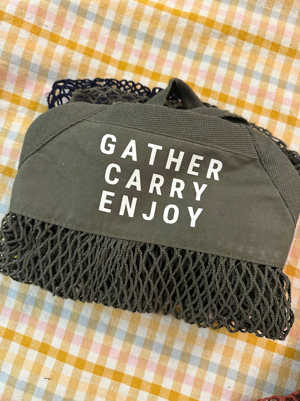 Mesh Grocery Shopper: Yellow- red text for the good stuff / Regular
