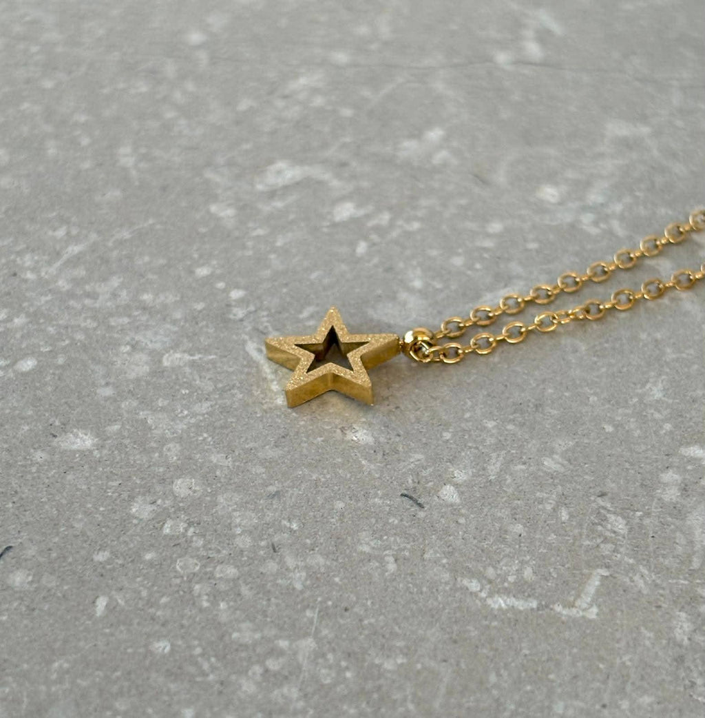 Tarnish Resistant Shimmer Star Necklace: Gold