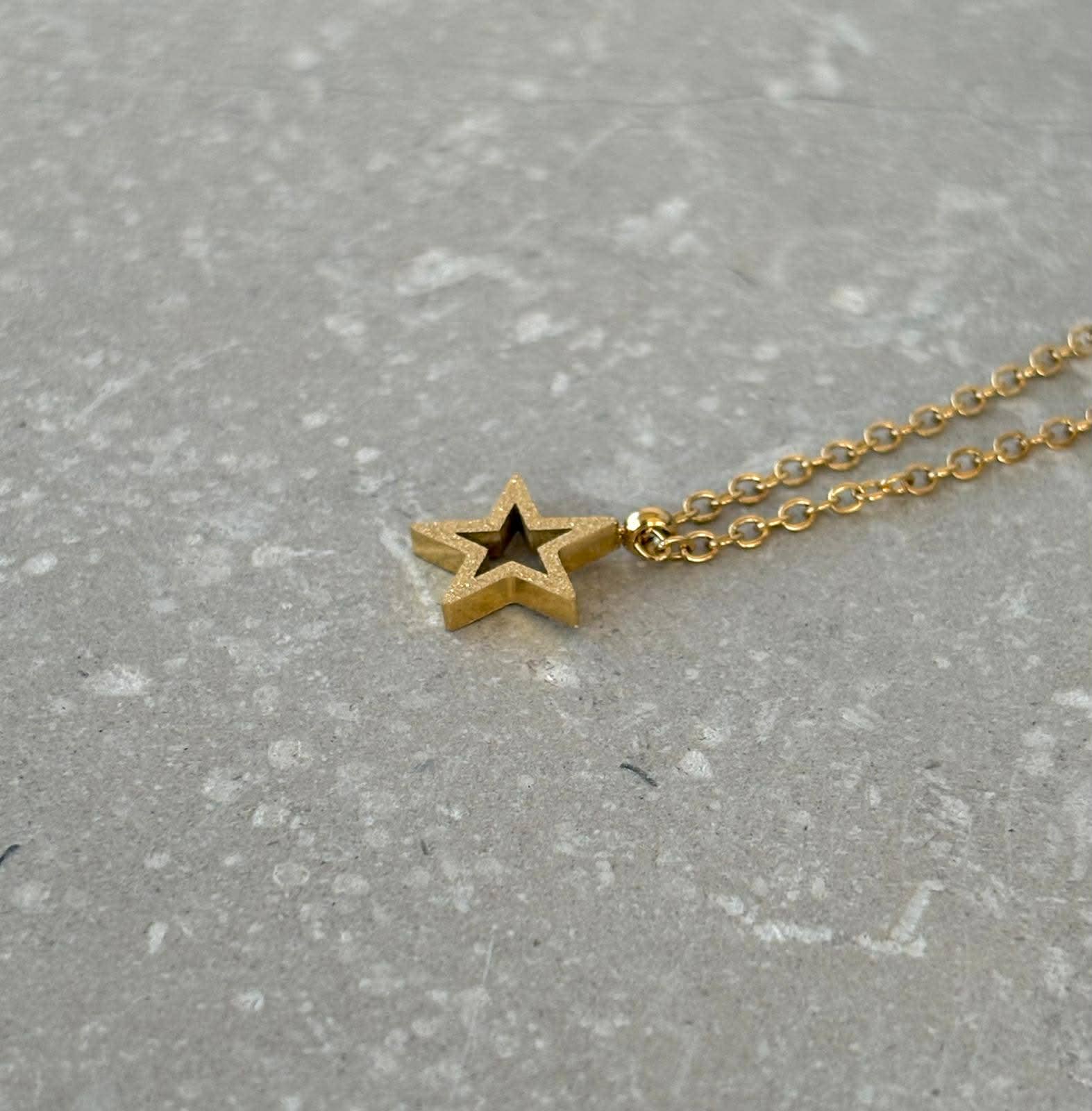 Tarnish Resistant Shimmer Star Necklace: Gold